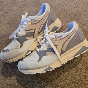 Mens DIADORA SIZE 8 Stylish Beige and Gray Sneakers